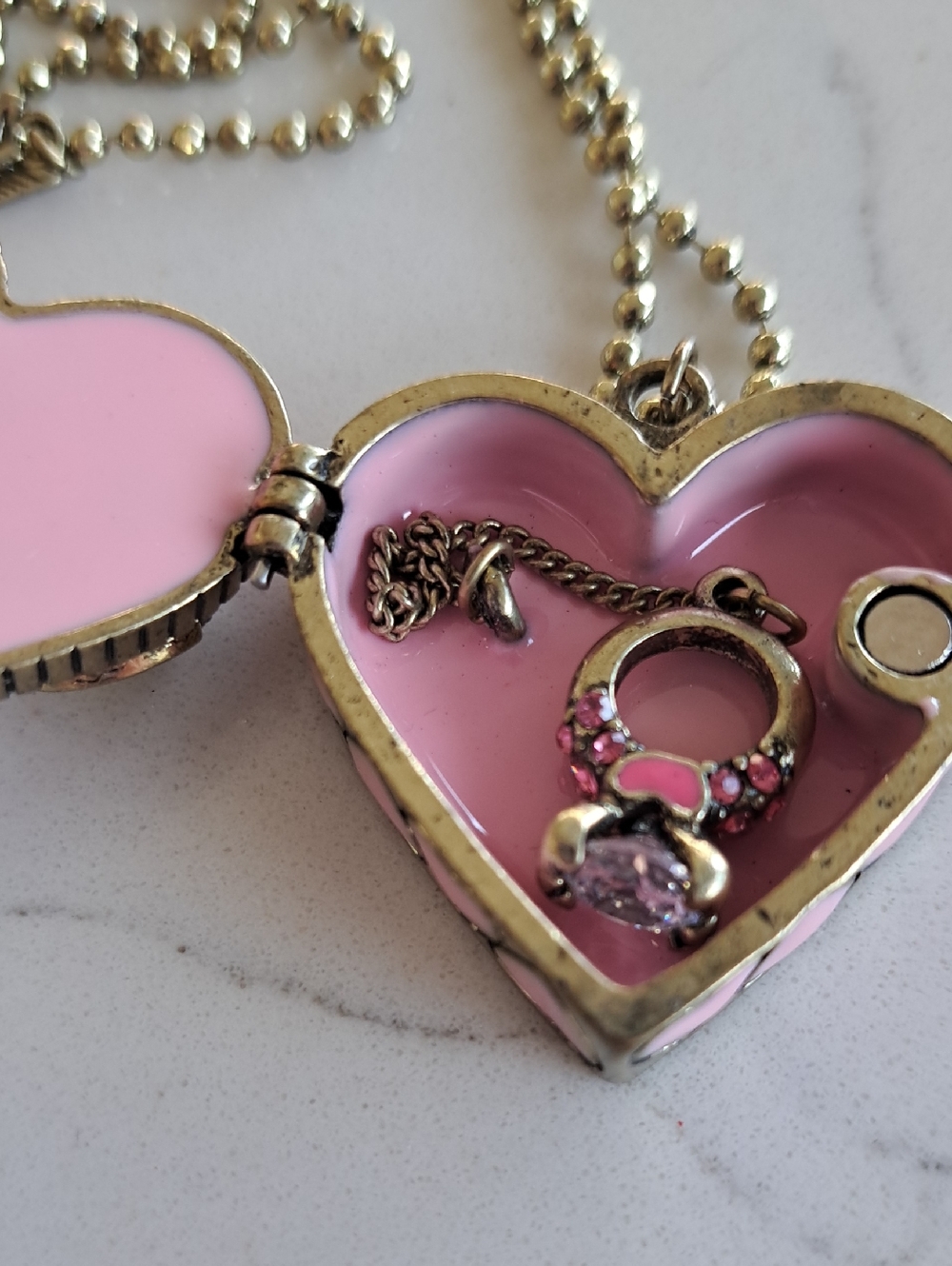 SALE...Sm Defect RARE Betsey! Hinge Jiggles a Bit - Picture 2 of 5